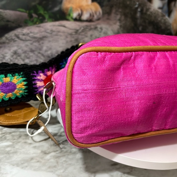 Hermès Vintage PINK Silk Clutch Crossbody Bag. RUBBING ON SILK ALONG THE ZIPPER - Picture 3 of 16